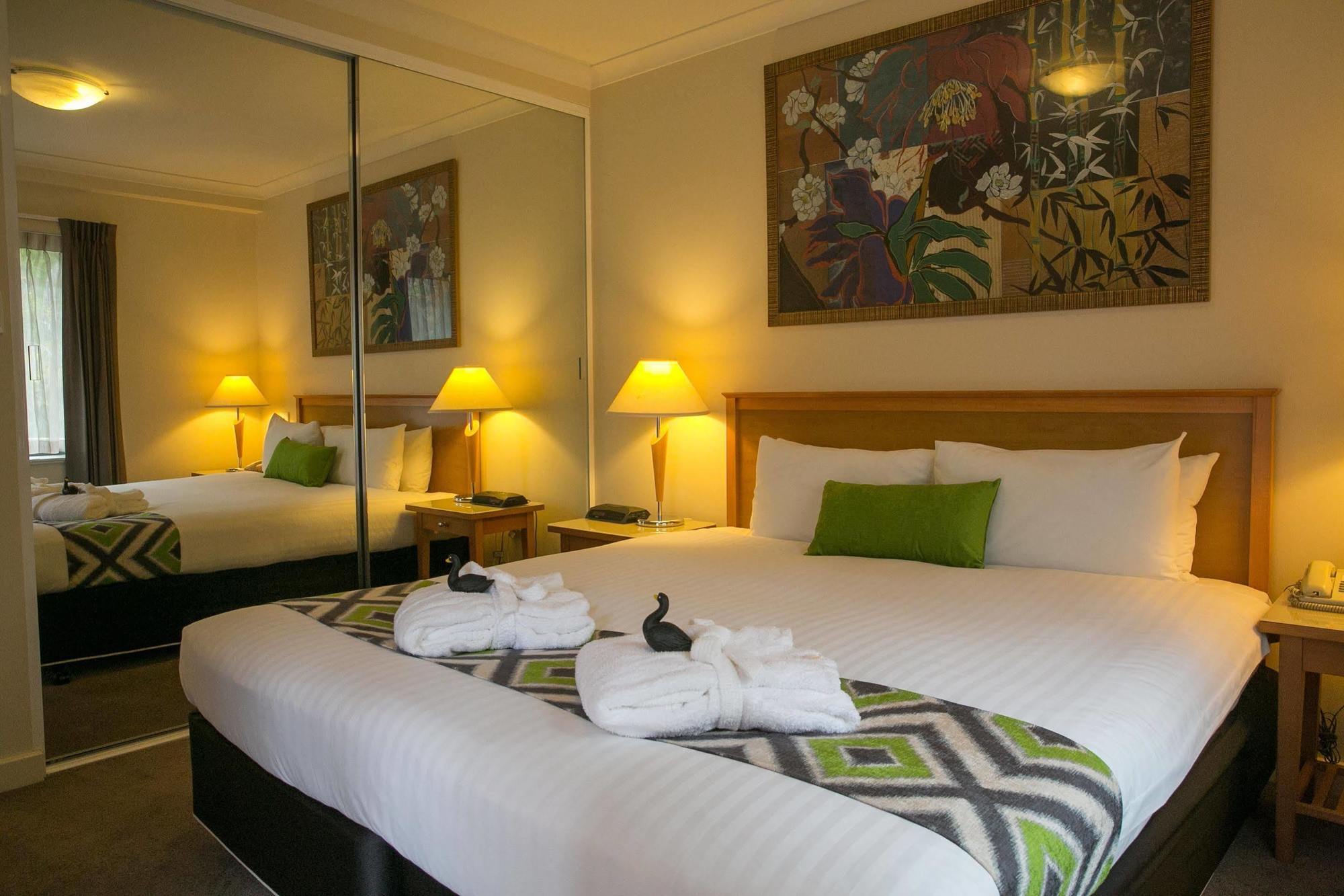 Nesuto Mounts Bay Aparthotel Пърт Екстериор снимка
