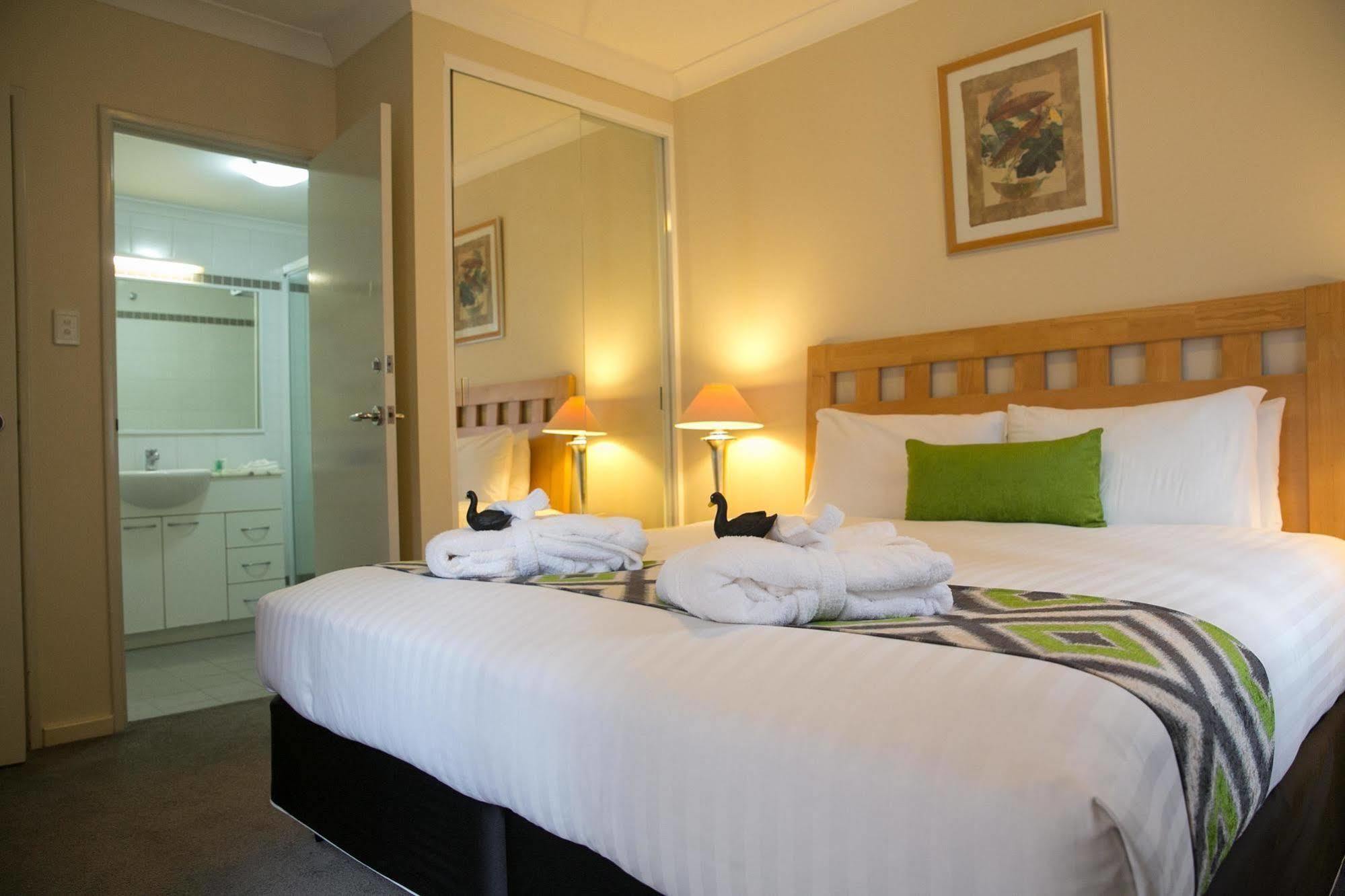 Nesuto Mounts Bay Aparthotel Пърт Екстериор снимка